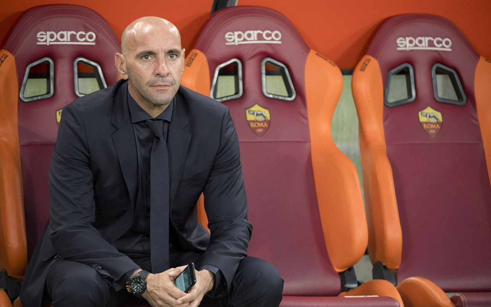 Monchi, en el banquillo del Olímpico de Roma, recién llegado al club 'giallorosso'