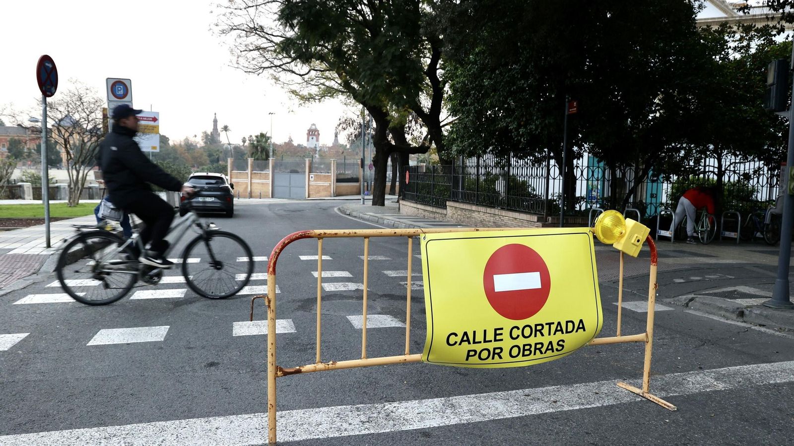 Señal que advierte del corte en la Plaza de Cuba.