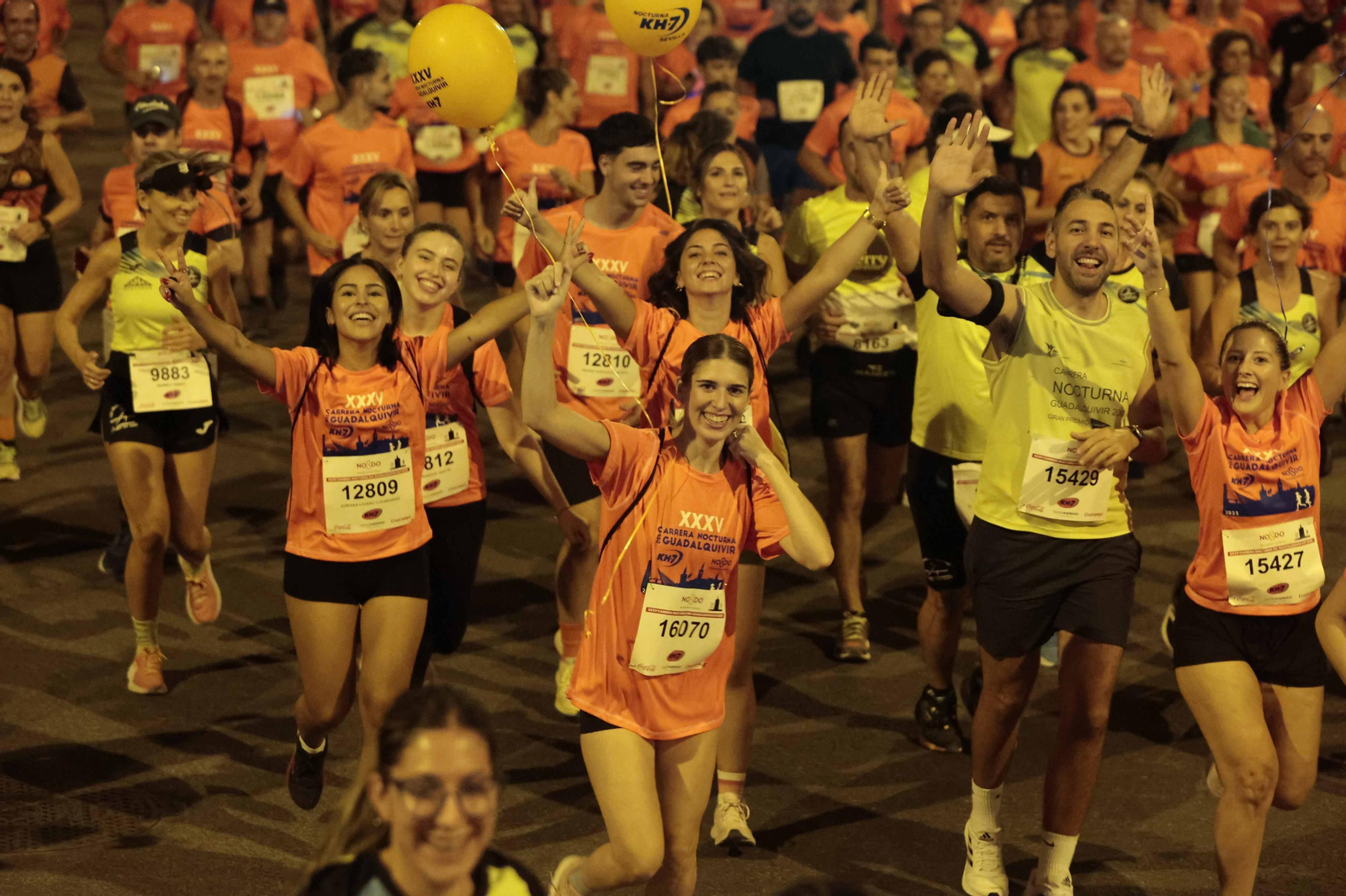 Búscate en las fotos de la Carrera Nocturna (II)