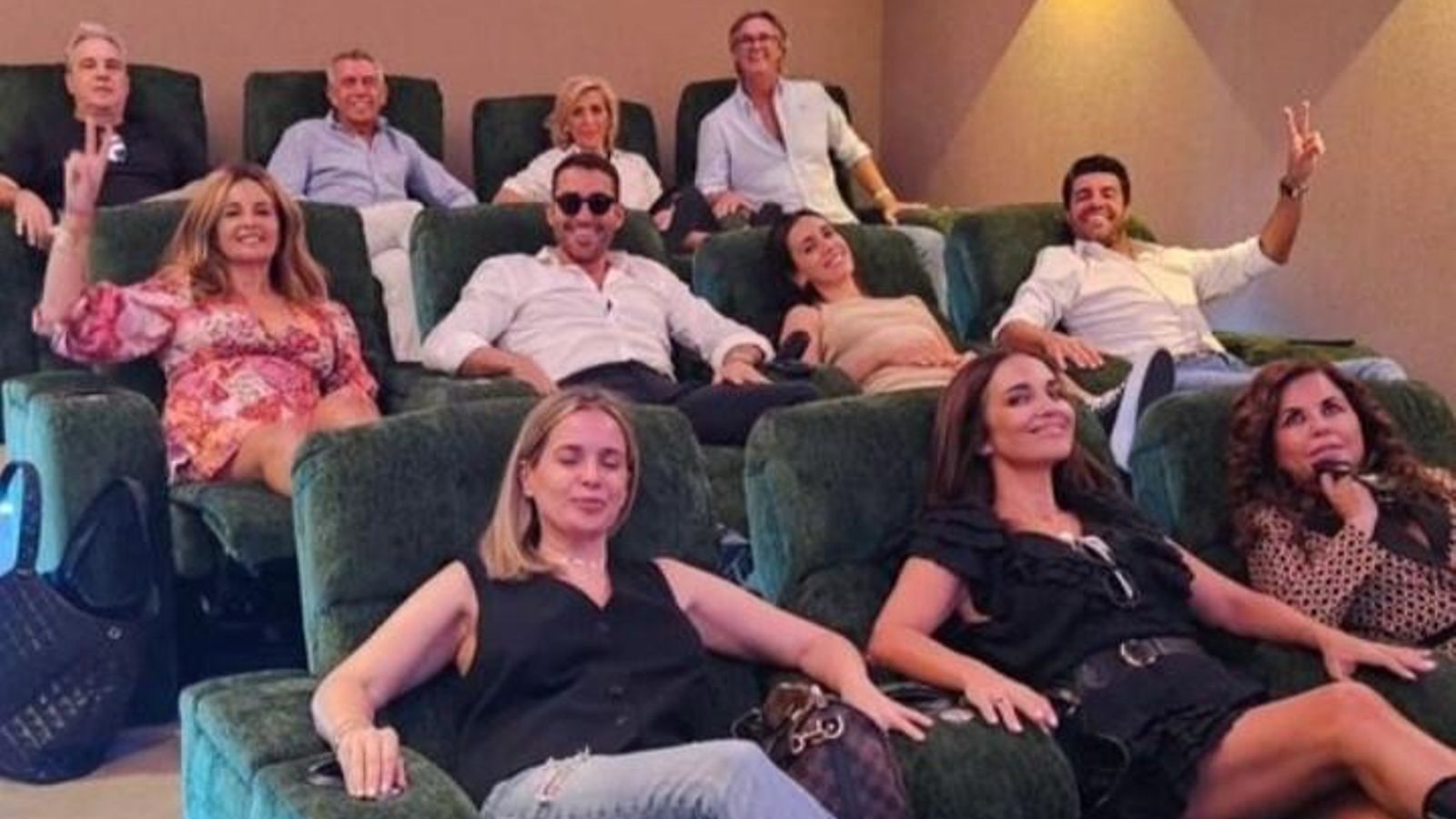 Los famosos en la sesión de cine en la casa de José Luis López