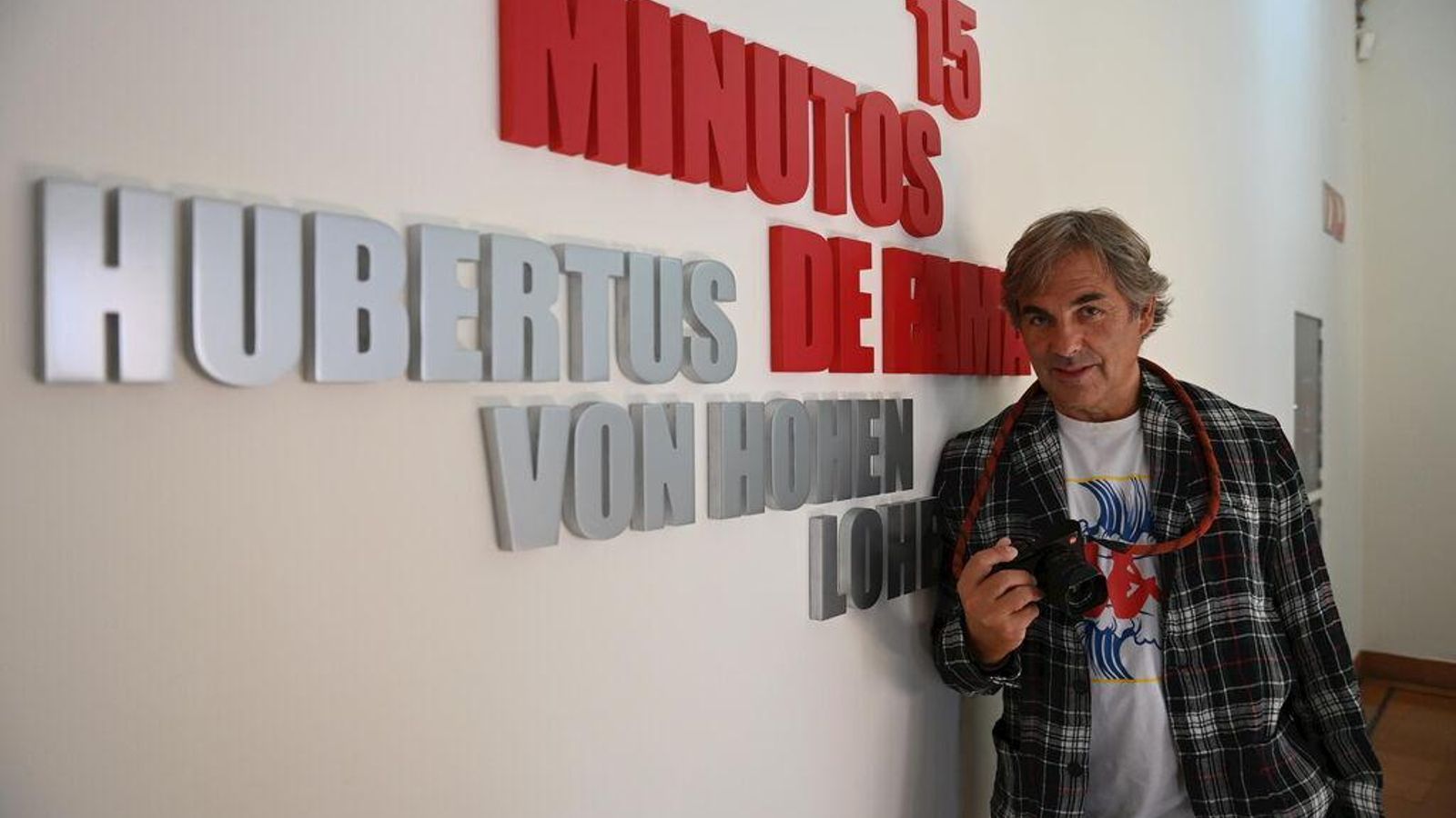 El artista y su cámara en el Centro Cultural Fundación Unicaja de Málaga. El artista y su cámara en el Centro Cultural Fundación Unicaja de Málaga.