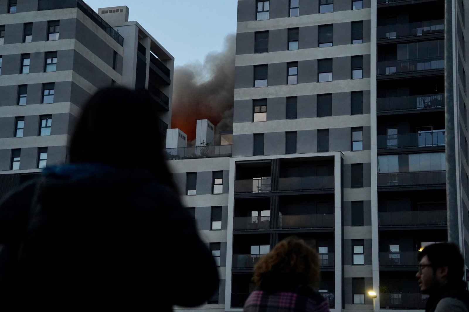 El incendio del edificio en Valencia, en imágenes El incendio del edificio en Valencia, en imágenes