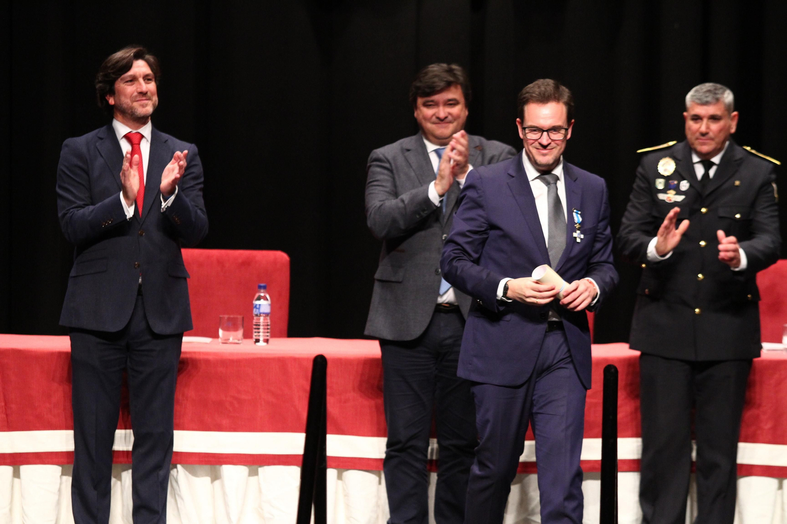 La policía Local entrega las medallas en el día de su patrón