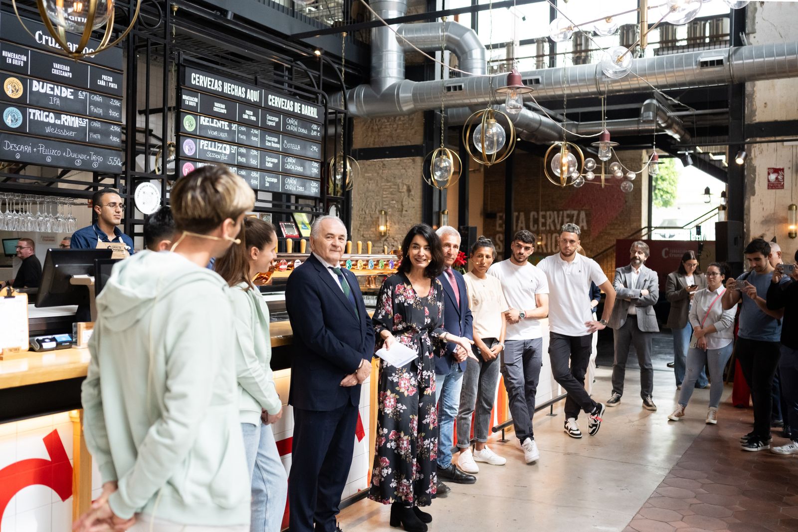 Las fotos de jugadores del Betis y del Sevilla en la Cruzcampo