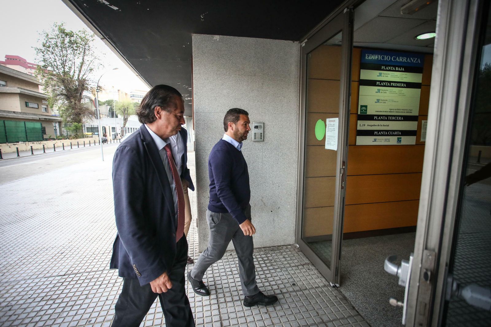 Cordero (c) llega el lunes al Juzgado de lo Social.