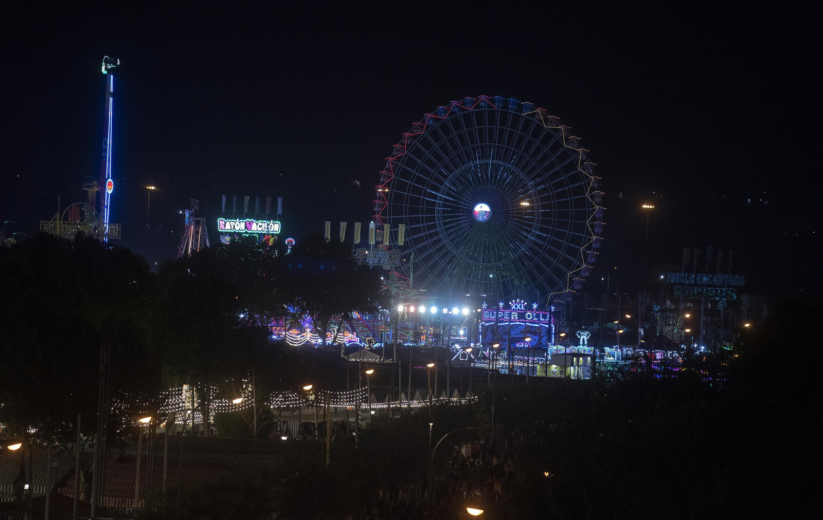 El encendido del Alumbrado de la Feria de Abril de Sevilla 2023, en imágenes