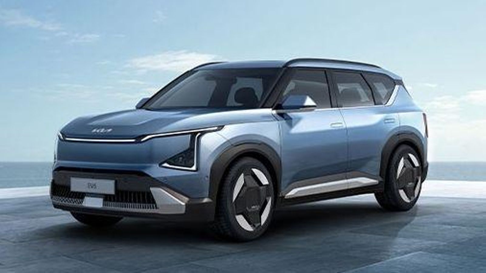 La plataforma E-GMP está presente bajo la piel de todos los Kia EV, incluido entre ellos el futturo EV5, alter ego eléctrico del Sportage. La plataforma E-GMP está presente bajo la piel de todos los Kia EV, incluido entre ellos el futturo EV5, alter ego eléctrico del Sportage.