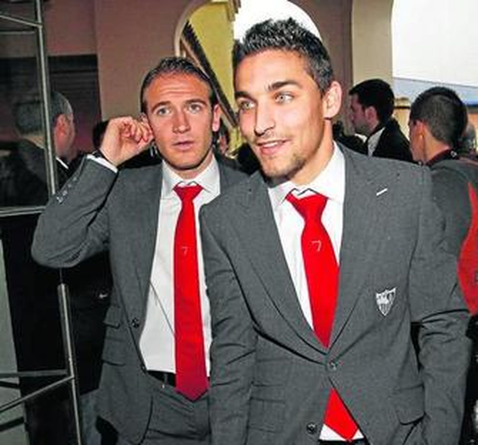 Jesús Navas y Diego Capel serán titulares esta tarde.