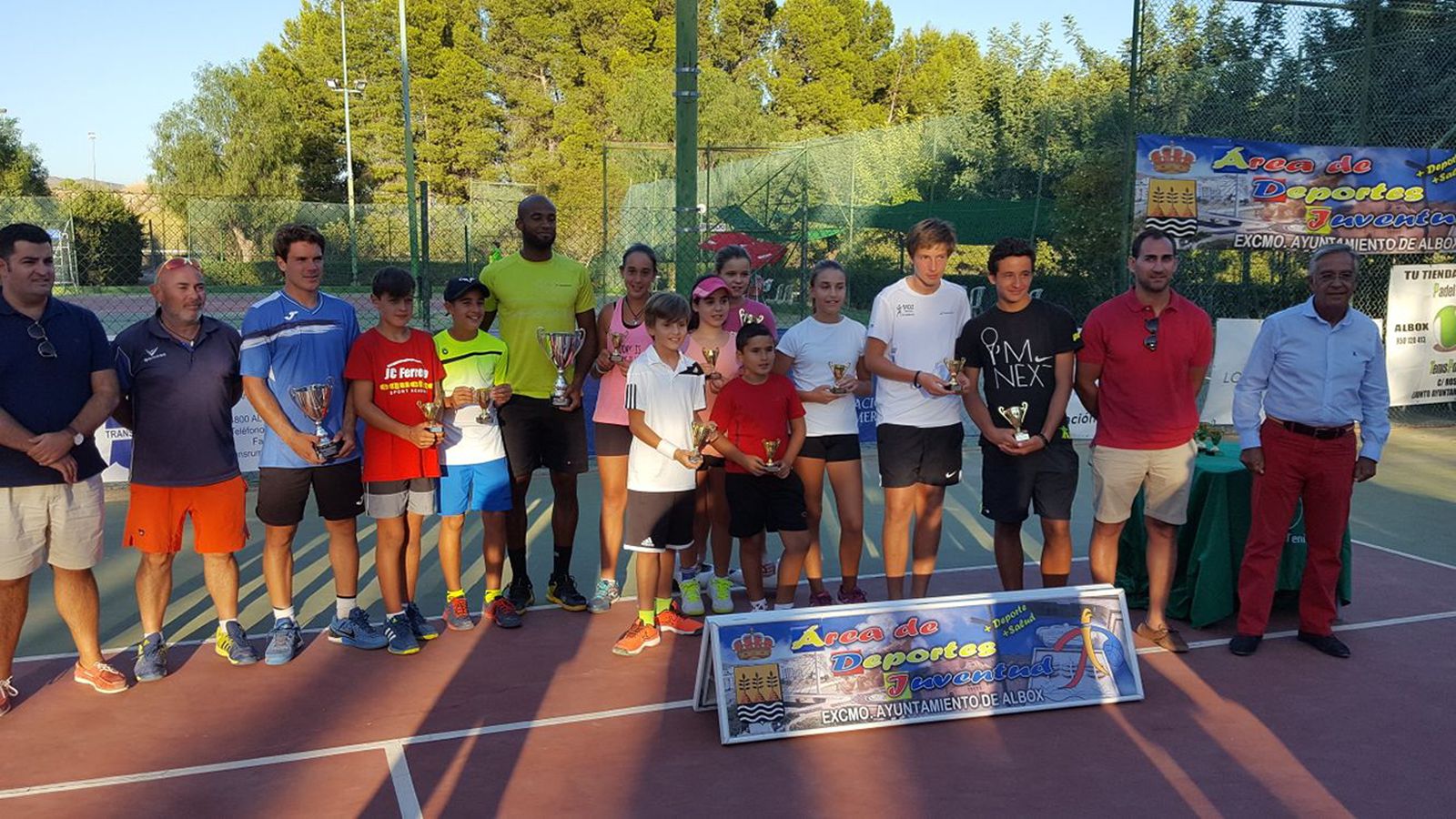 Imagen con los ganadores en las distintas categorías