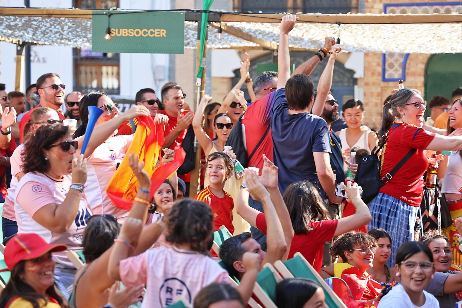 Imágenes de la Fan zone en Huelva de la Final de la Eurocopa entre Inglaterra y España Imágenes de la Fan zone en Huelva de la Final de la Eurocopa entre Inglaterra y España