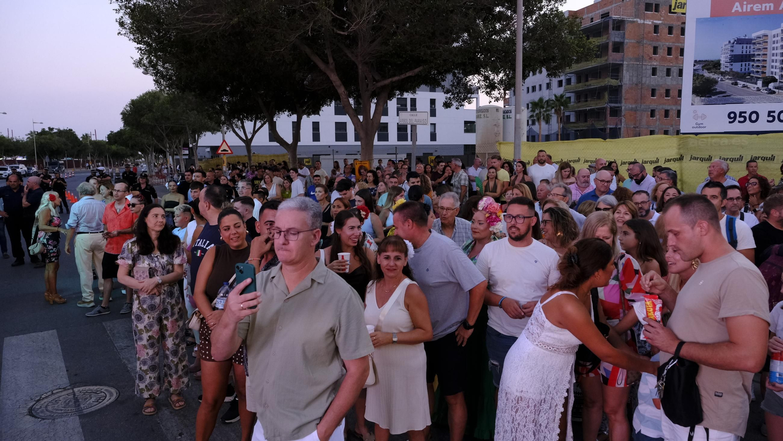 El pregón de la Feria de Almería 2025 y el encendido de la portada, en imágenes