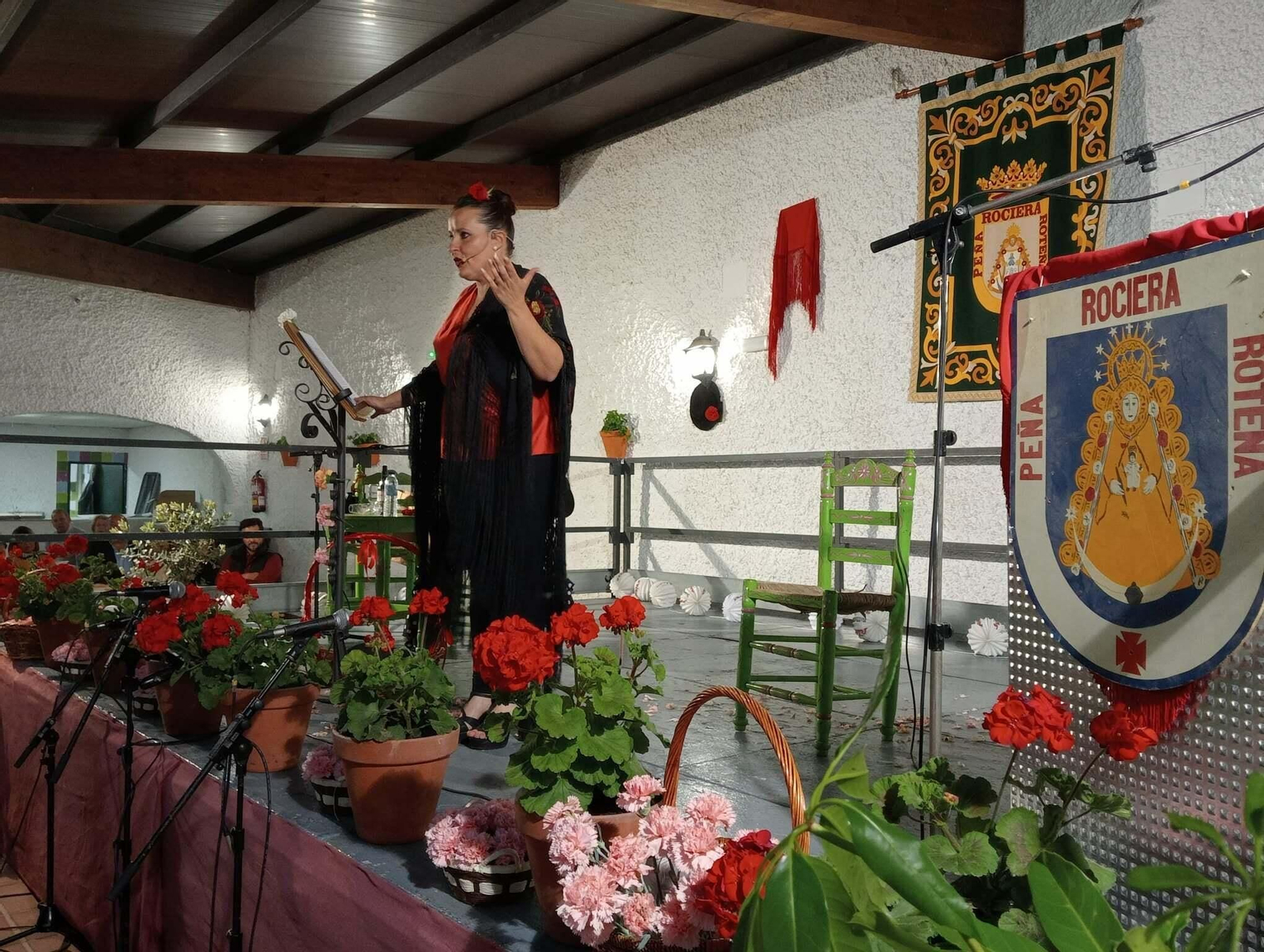 La cantaora roteña Rocío Ruiz pregonó el sábado la Feria de Primavera en la Caseta Municipal ‘Nueva Jarilla’.