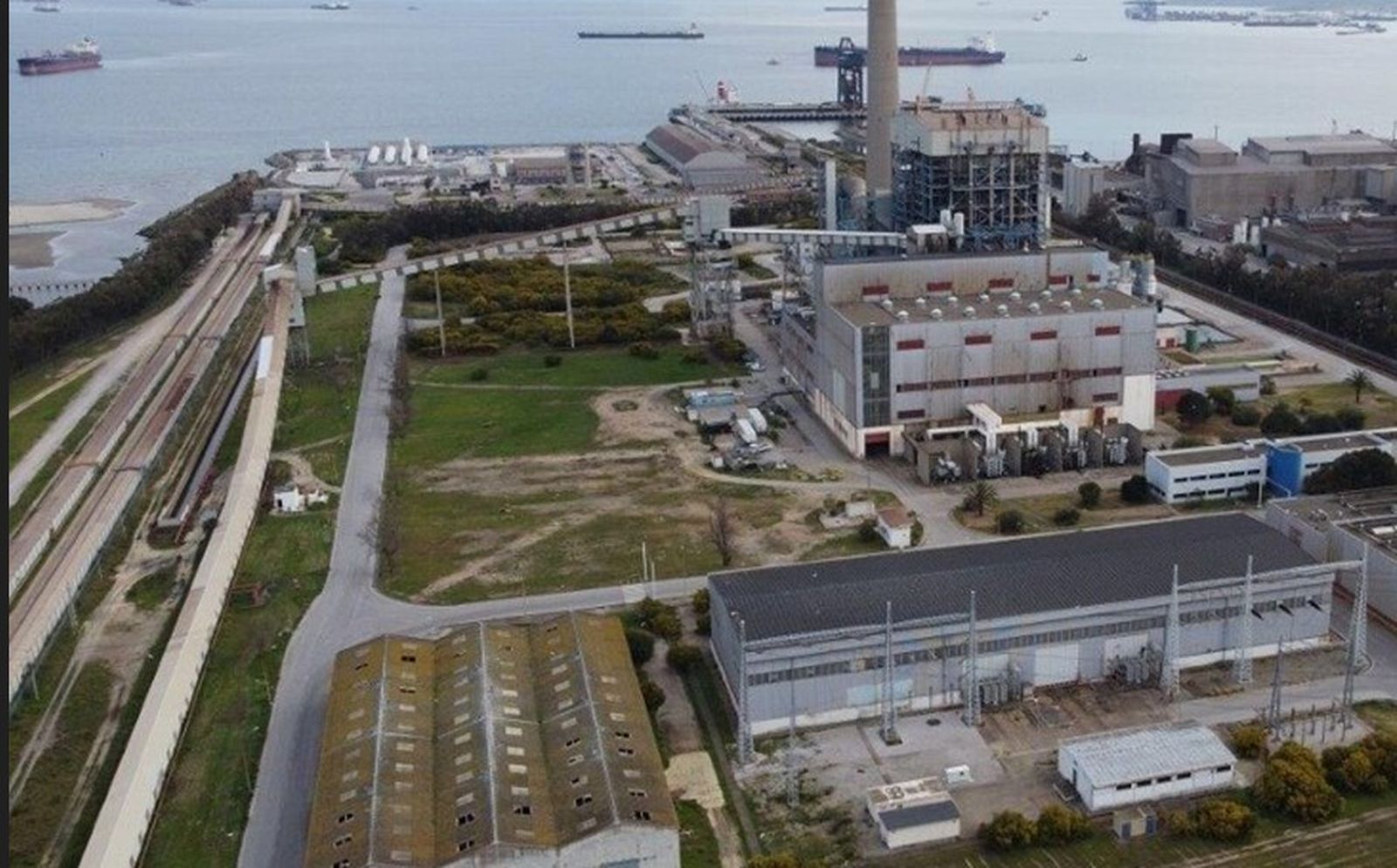 Vista aérea de la Central Térmica de Los Barrios