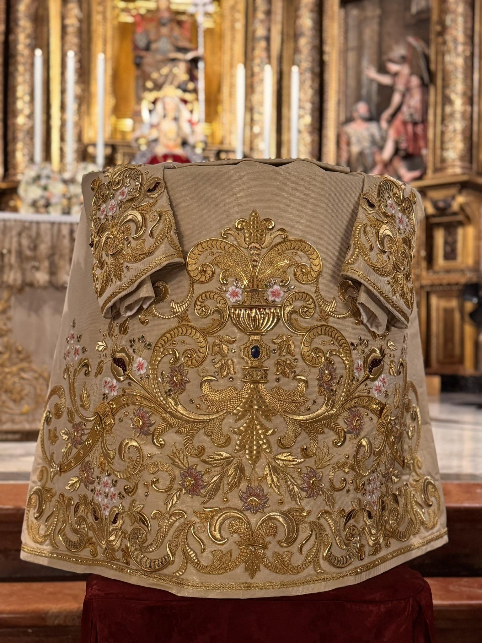 Así es la nueva saya para la Pastora de Santa Marina estrenada en el marco de la coronación