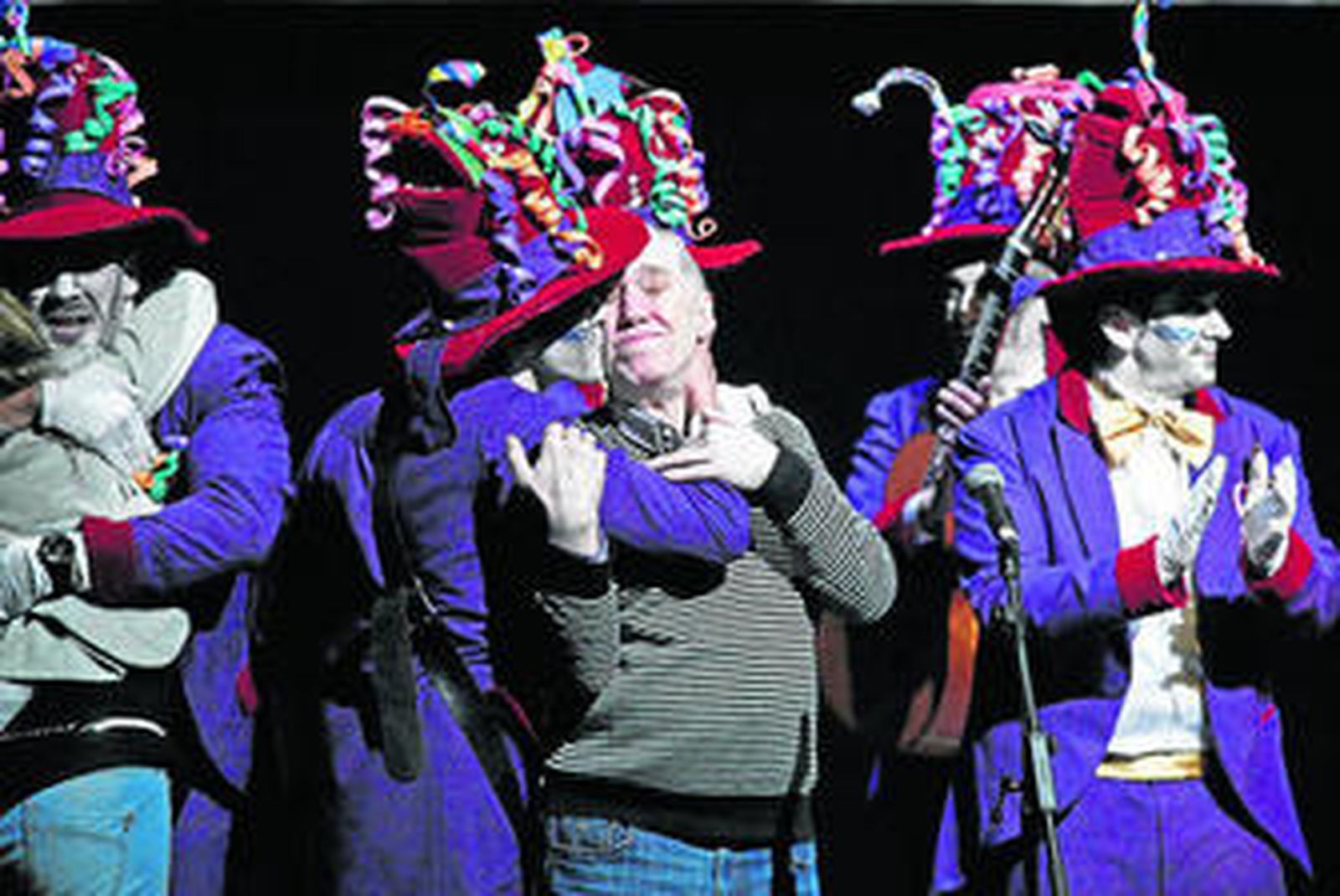 El Juani, emocionado tras subir al escenario con la comparsa 'La sombra'.