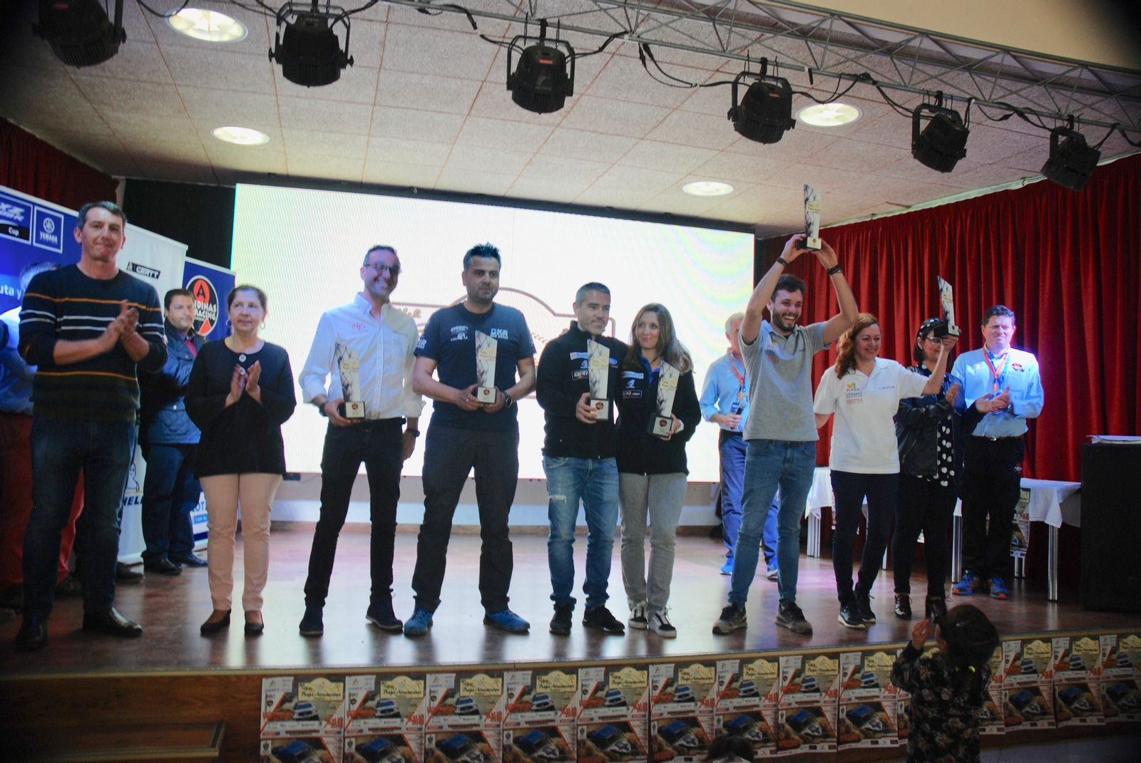 Podium con los ganadores de coches en la Baja Almanzora