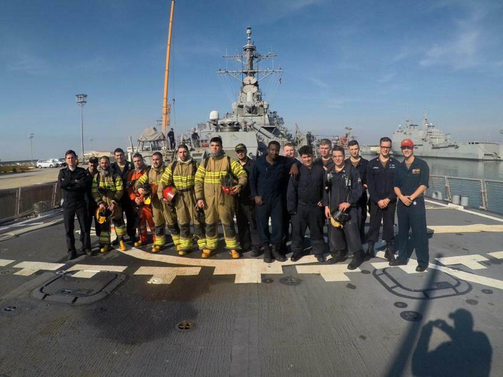 Los participantes en el ejercicio de la 'Numancia' y el 'USS Carney'.