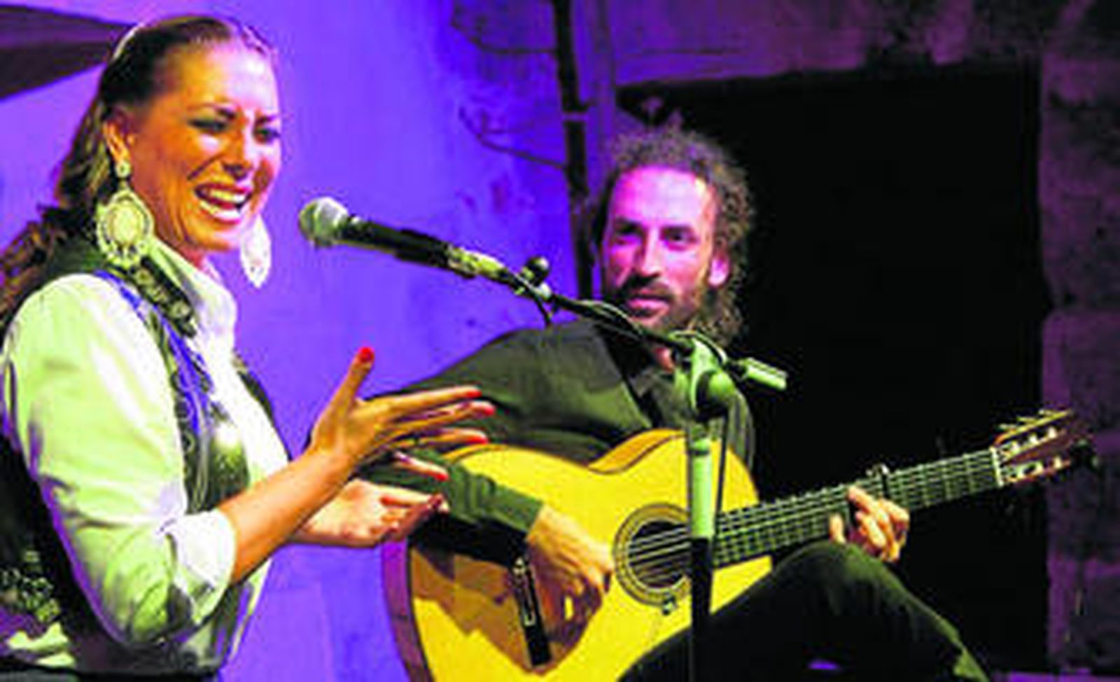 Marina Heredia durante su gran actuación acompañada a la guitarra por Luis Mariano.