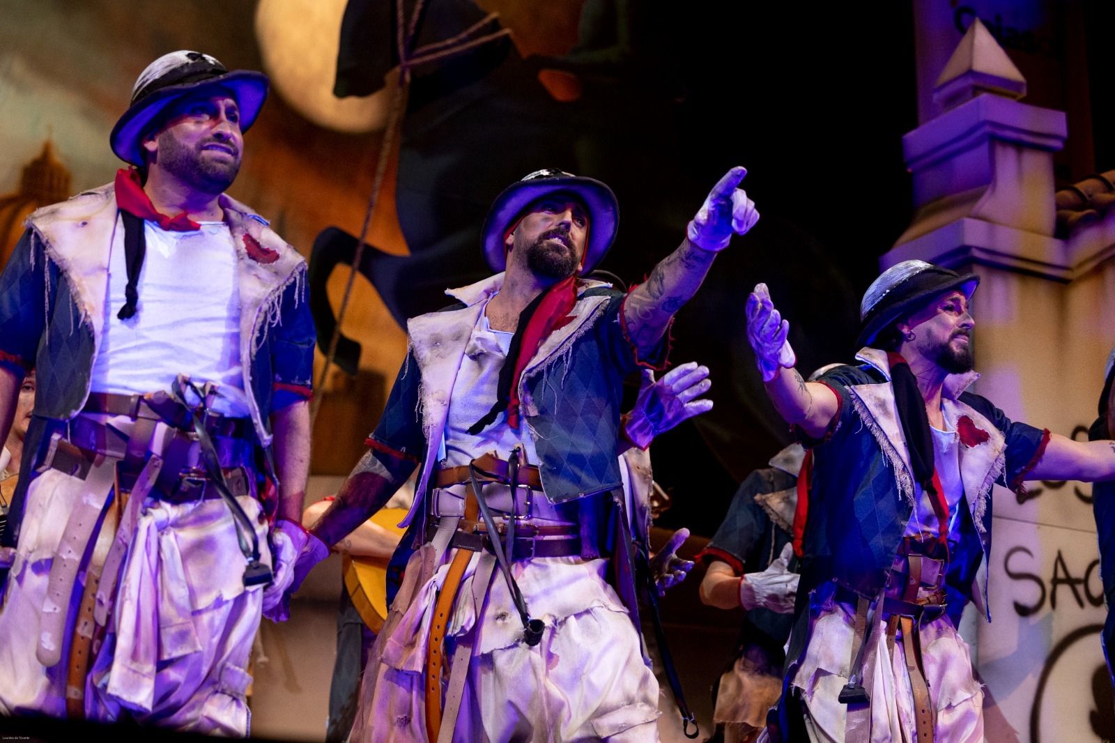 La comparsa 'Los sacrificaos' en escena