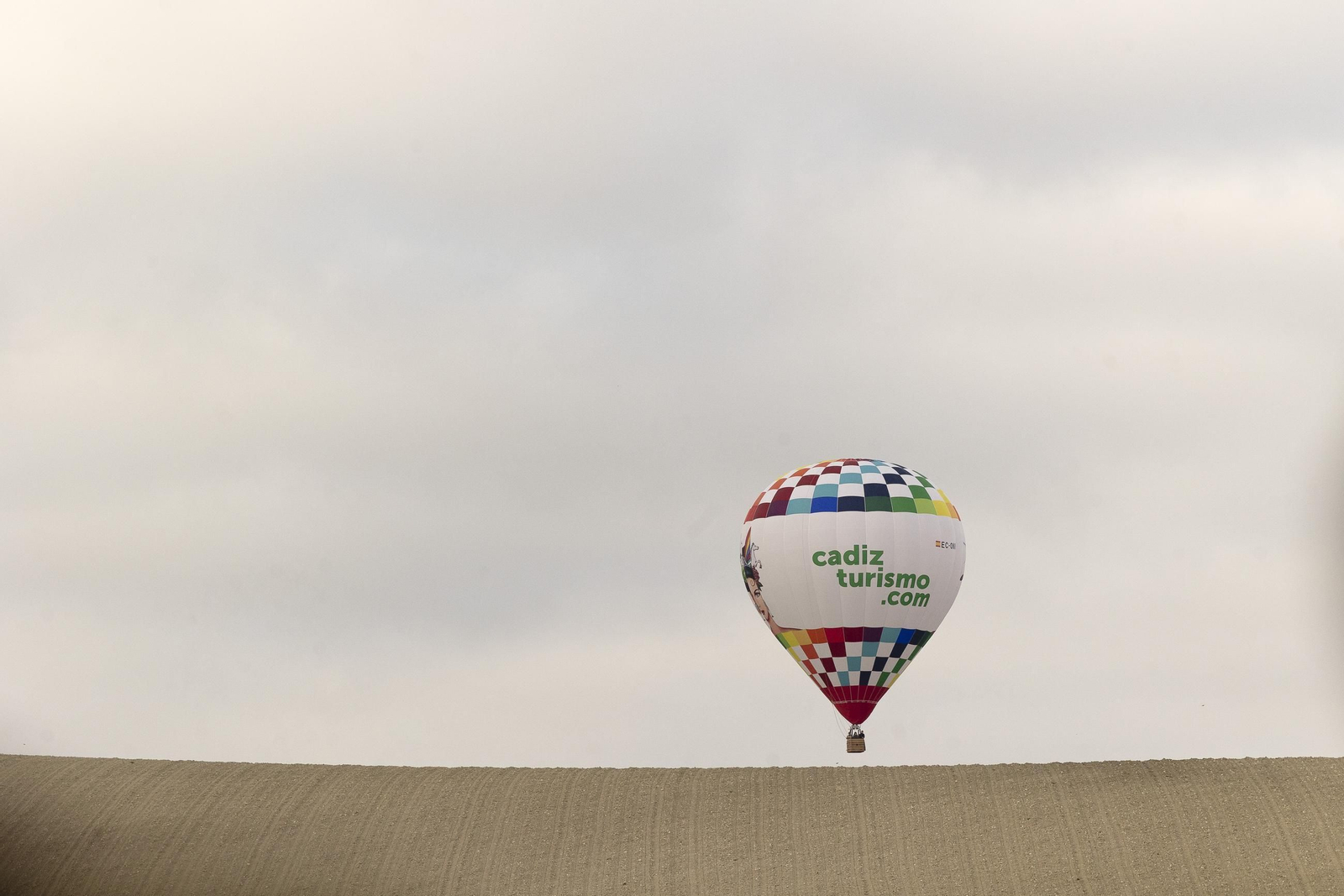 Cádiz desde el cielo en imágenes: así se ve Arcos en globo