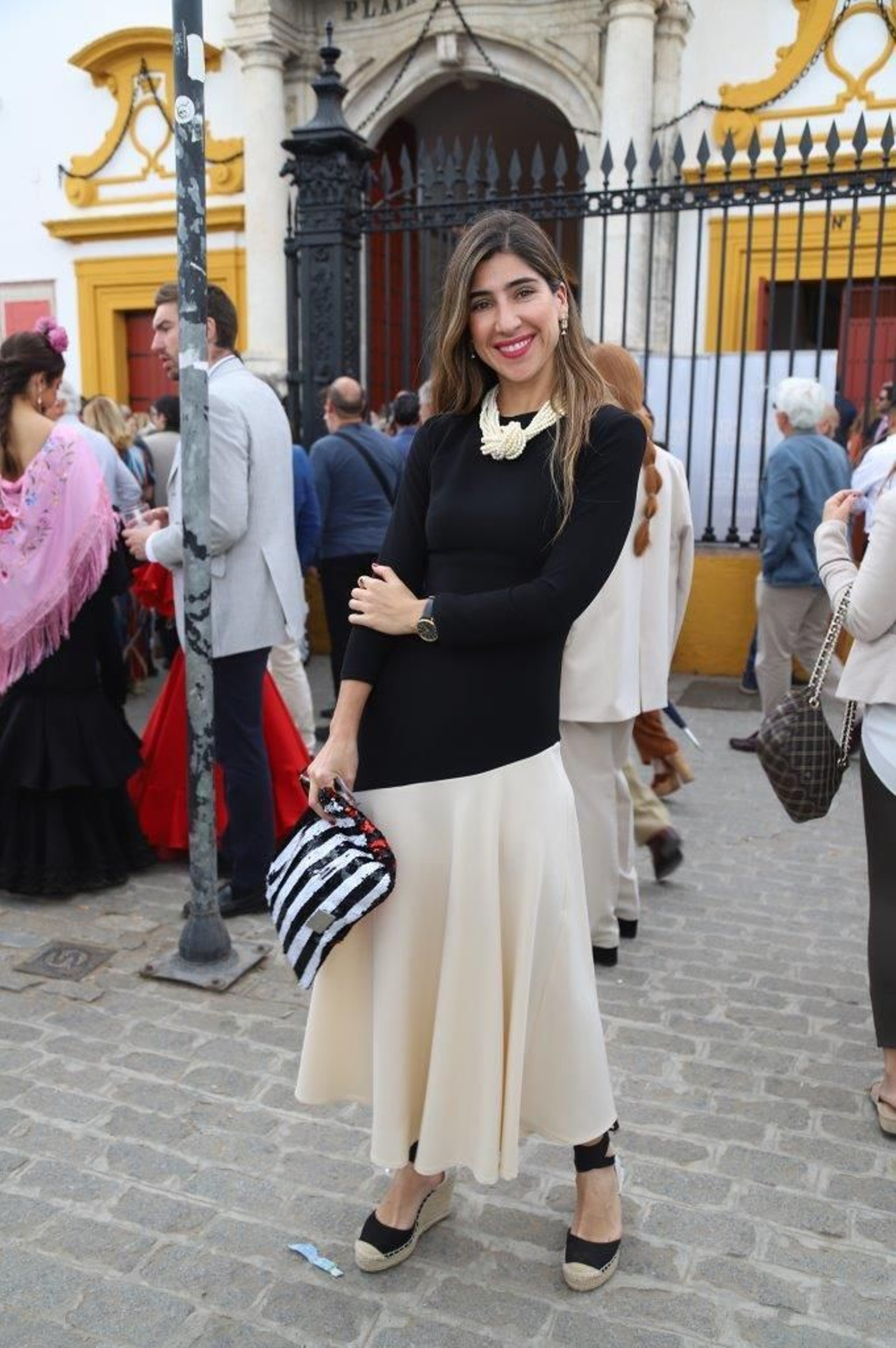 Los famosos y autoridades en los toros el lunes de Feria de Abril