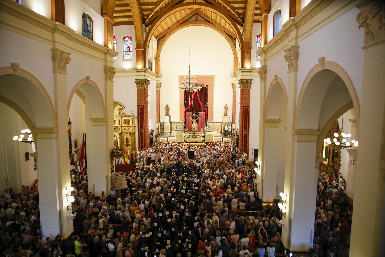 Las imágenes de la misa vespertina y procesión del Cristo de la Luz de Dalías