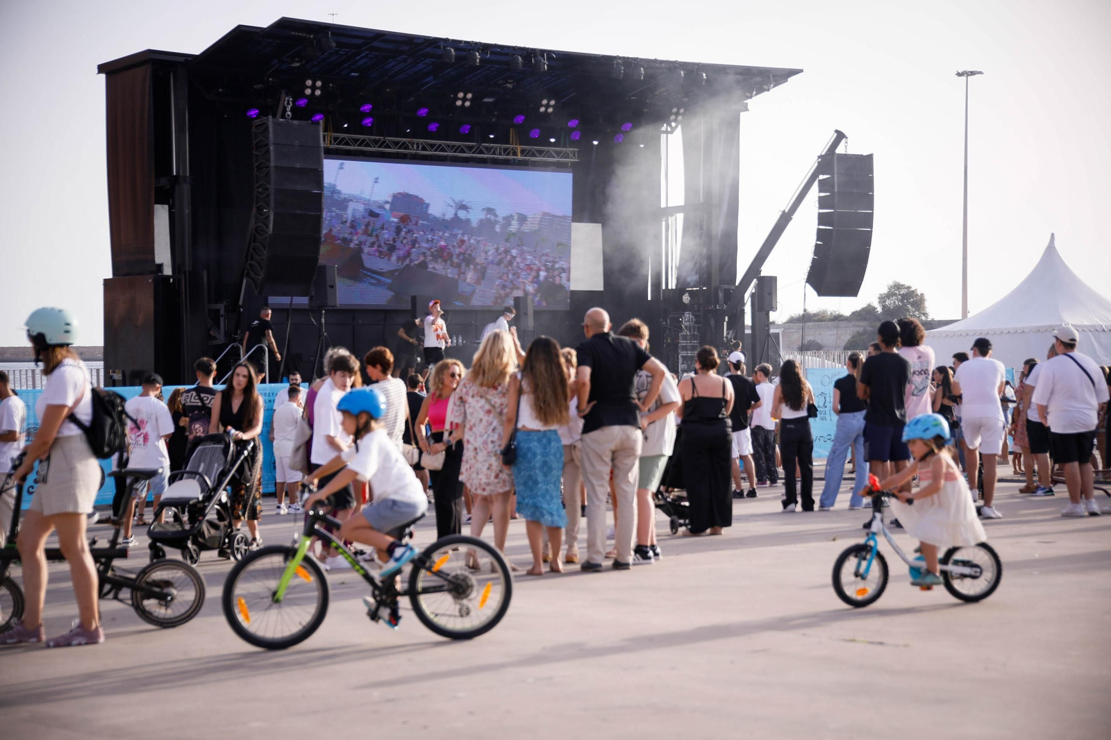 Imágenes del Festival AlmeriArt en el Parque de las Almadrabillas