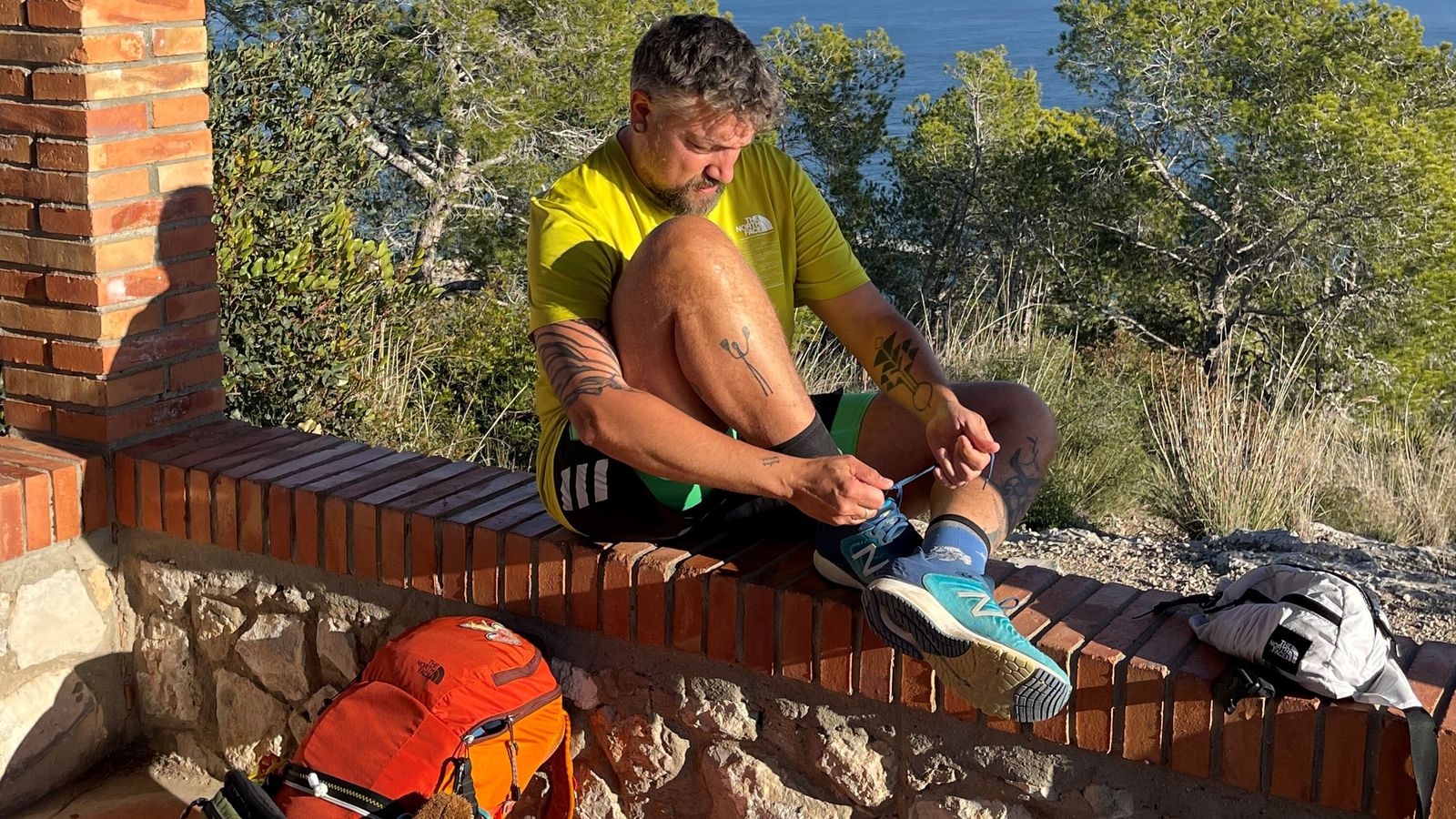 Una travesía de nombre Lenta Premura, donde sus mejores compañeras de viaje son sus deportivas.