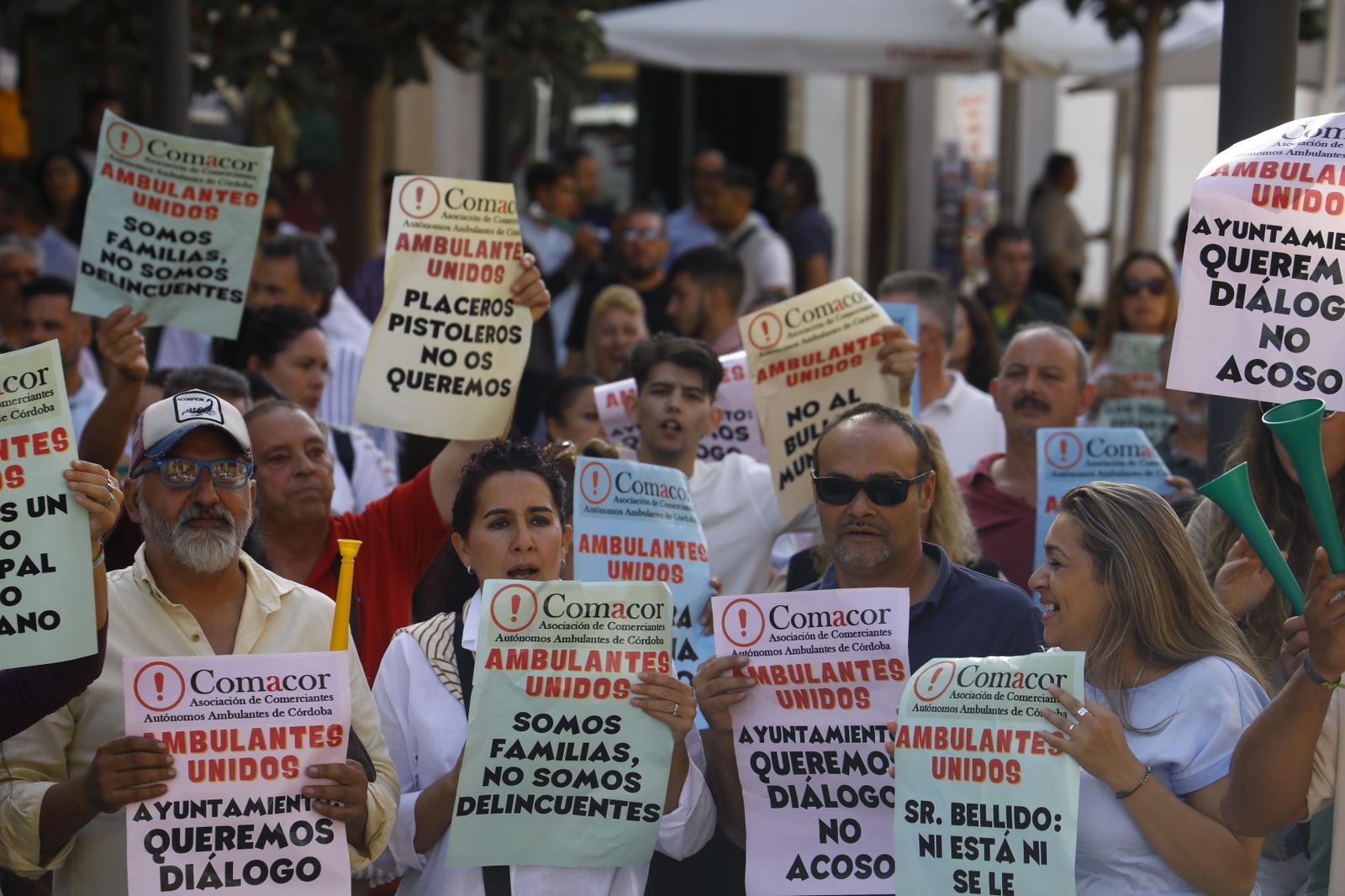 La protesta de los comerciantes ambulantes en Córdoba, en imágenes