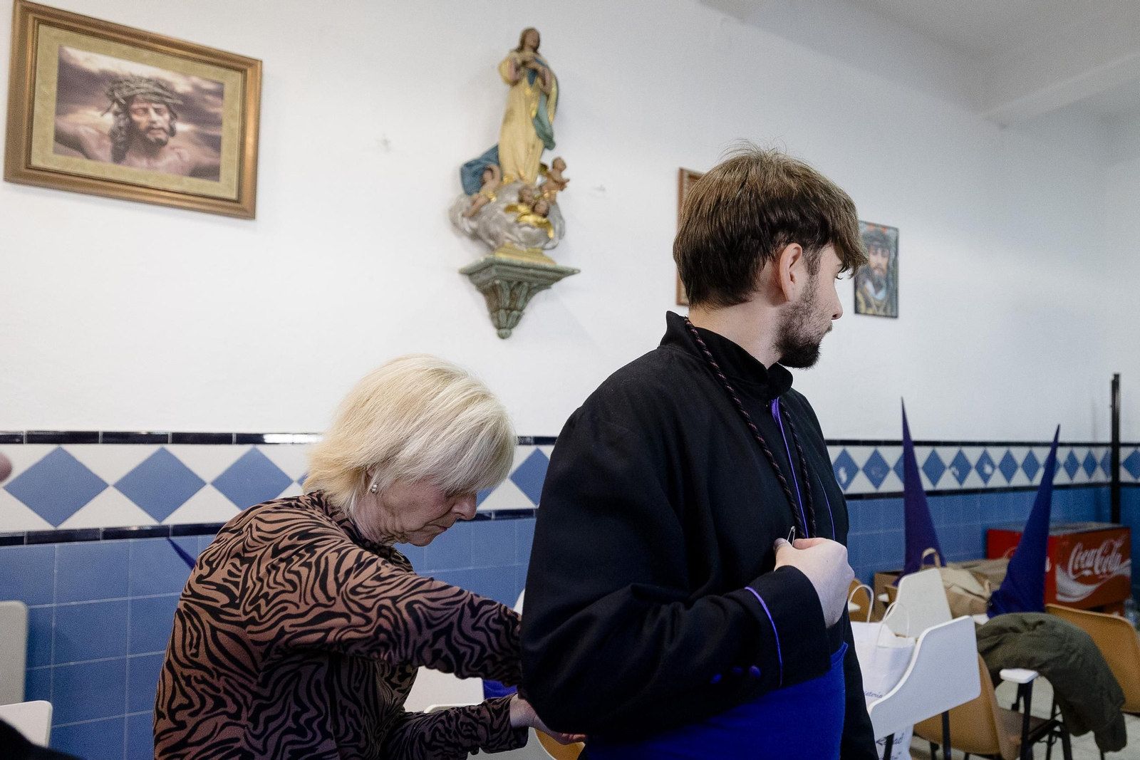 Imágenes de la salida de Siete Palabras en la Semana Santa de Cádiz 2025