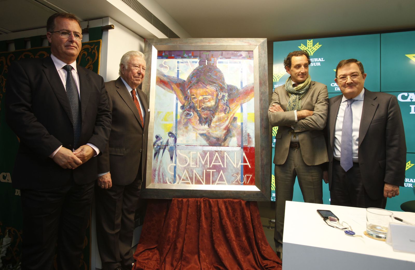 Juan Carlos Cabrera, José Luis García Palacios, José María Jiménez Pérez-Cerezal y Joaquín Sainz de la Maza y Conesa muestran el cartel.