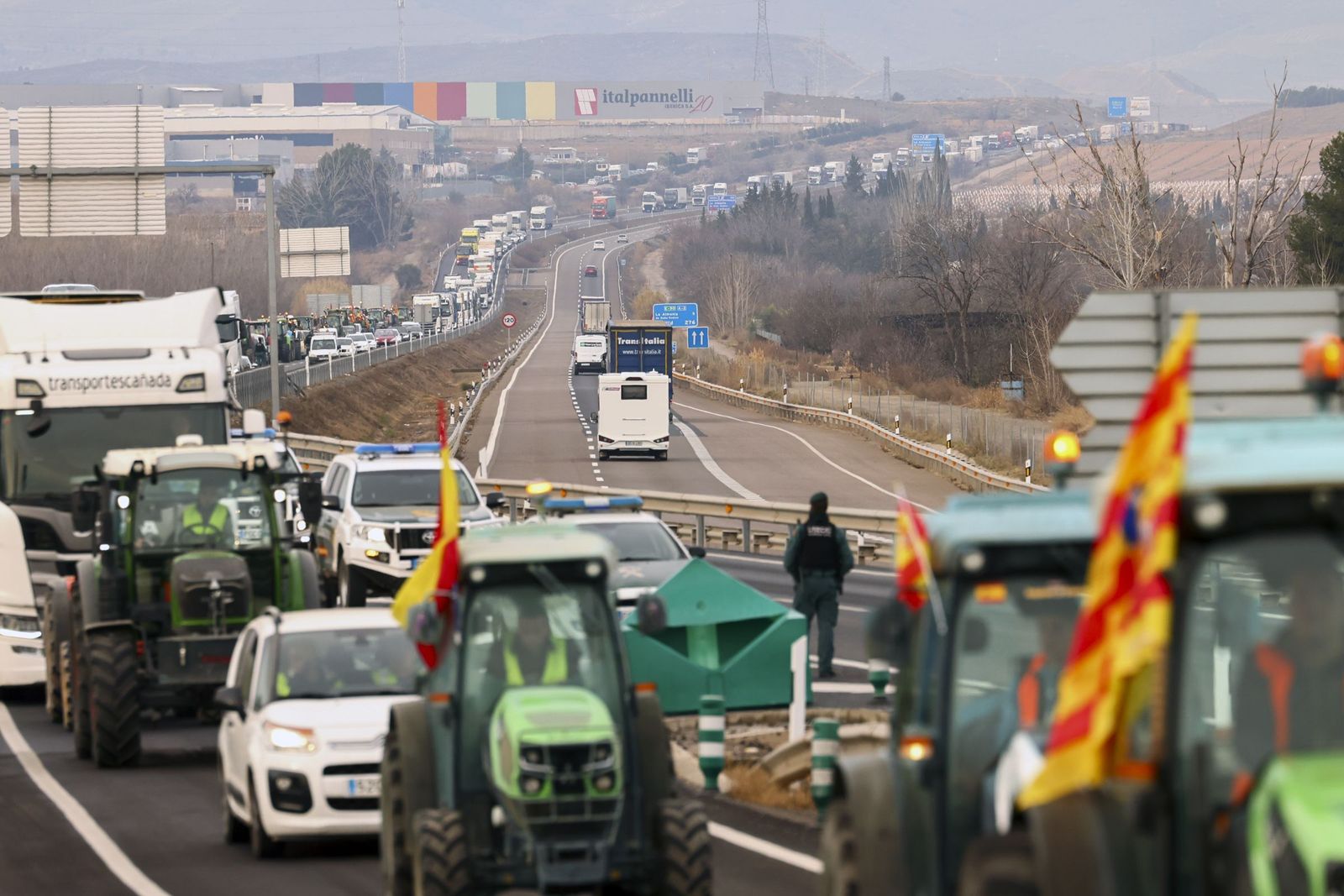 Las imágenes de la tractorada por las carreteras españolas: el campo para las principales vías