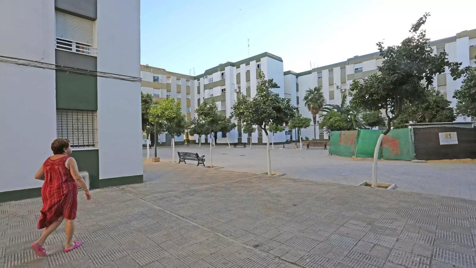 Bloques de edificios de la plaza Benaocaz en La Granja.