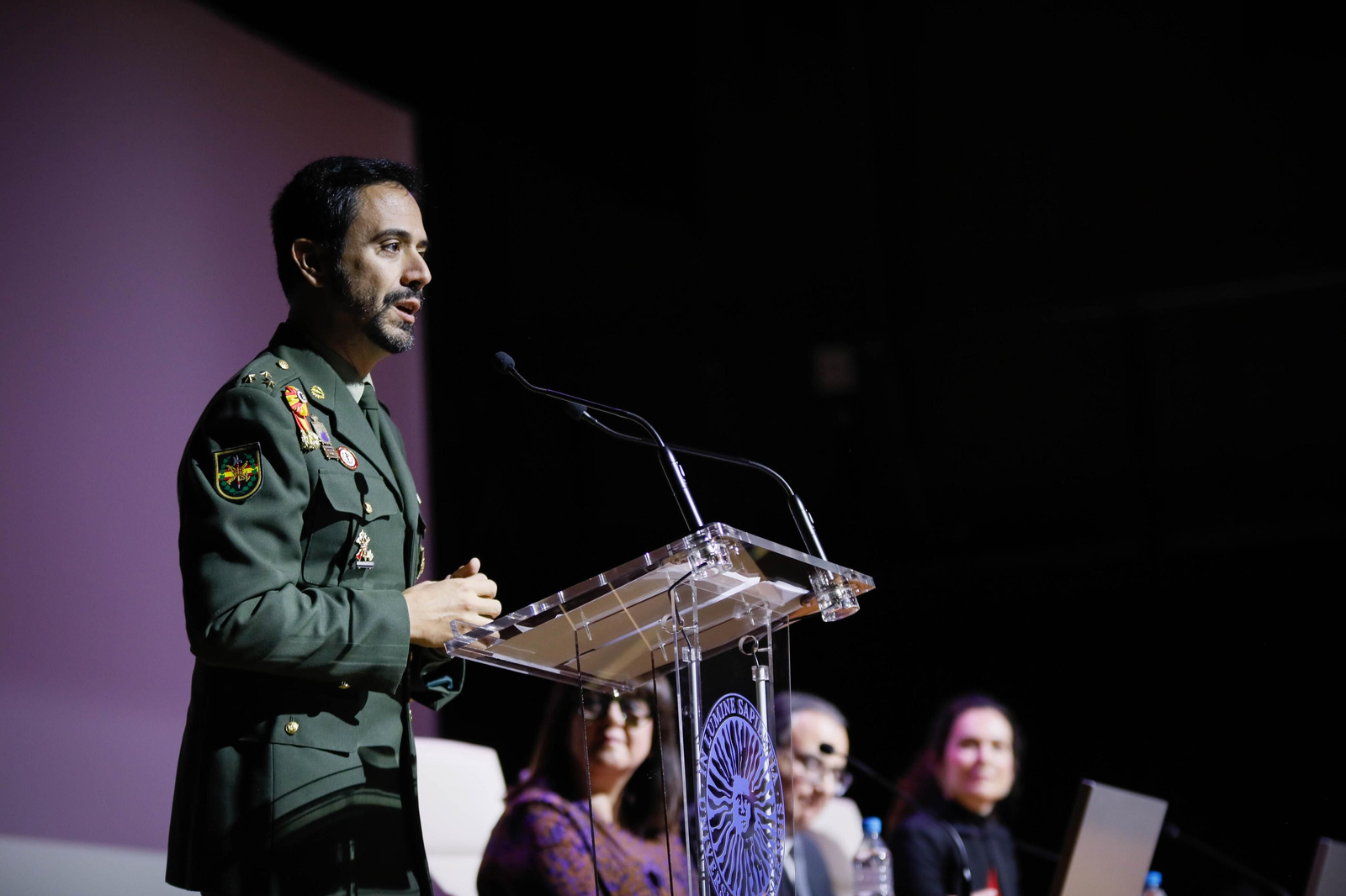 Imágenes del acto de reconocimiento a antiguos alumnos y amigos de honor en la UAL