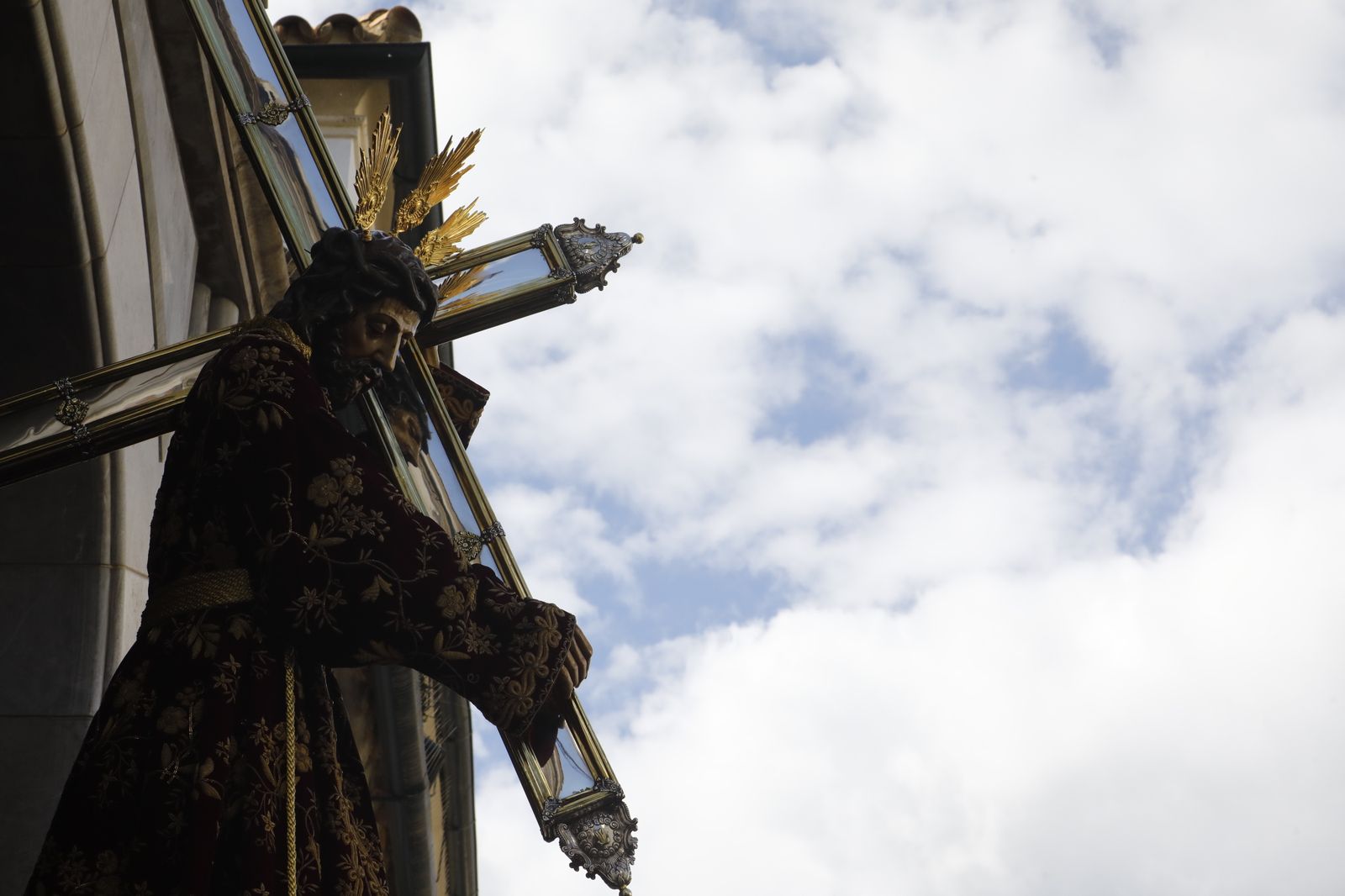 Jueves Santo en Córdoba: La procesión del Nazareno, en imágenes