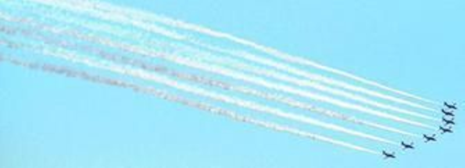 Exhibición aérea de la patrulla Águila sobre el cielo de La Malagueta, en 2009 y que repetirá el próximo sábado 28 de mayo.