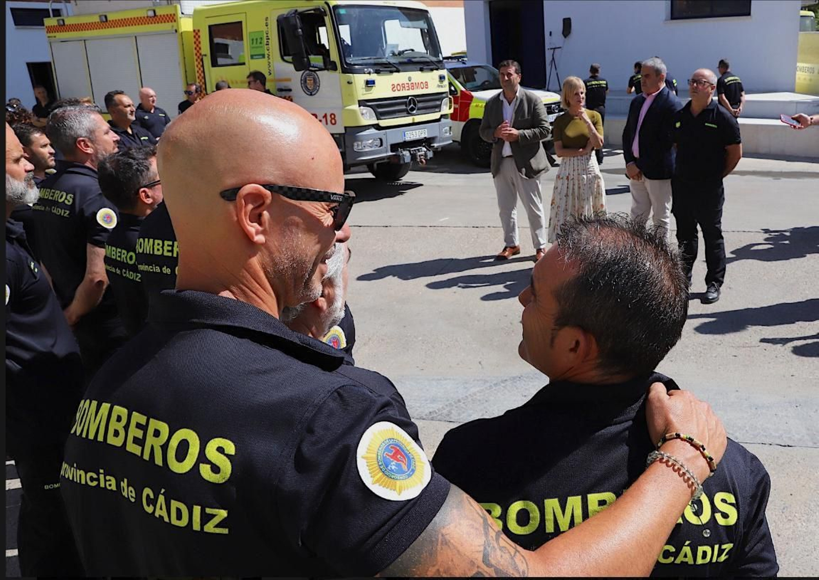 Bomberos de Cádiz antes de partir a Ourense