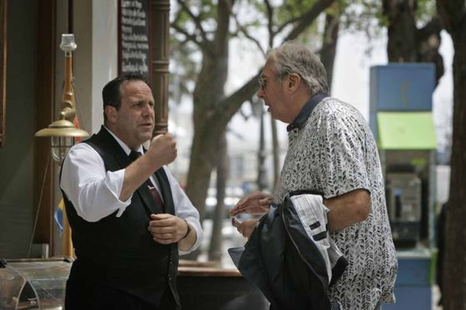 Unos 3.000 cruceristas visitan Cádiz con las escalas del ´Eurodam´ y ´Le Diamant´ en el mes por excelencia de los cruceros. 

Foto: Lourdes de Vicente