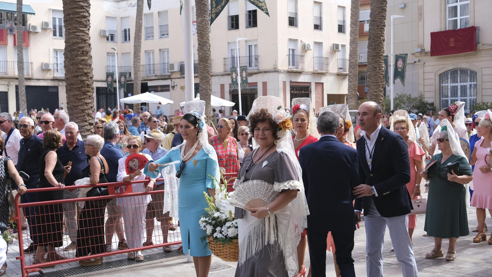 Ofrenda floral a la Virgen del Mar en la Feria de Almería 2024, en imágenes