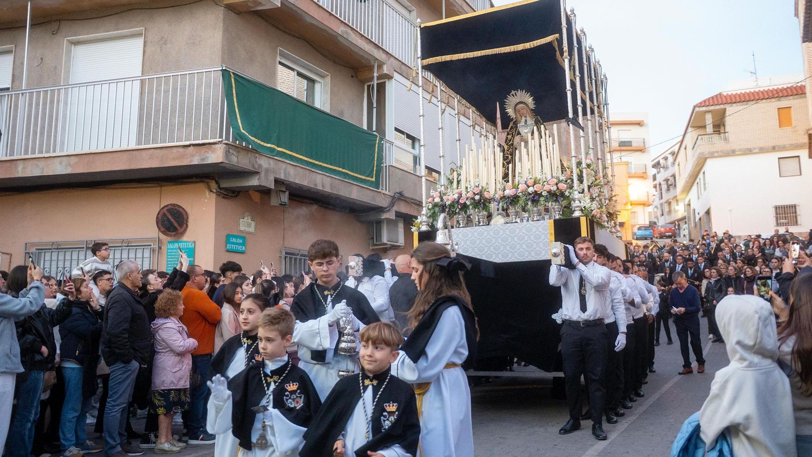 Paso de palio de María Santísima de los Dolores en Adra.