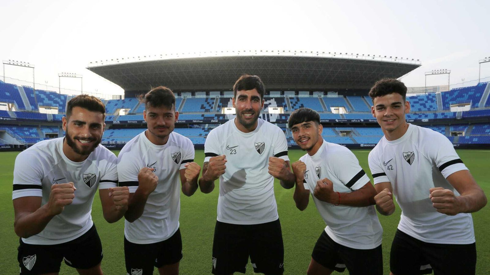 Luis Muñoz, Isma, Escassi, Kevin y Andrés Caro, en La Rosaleda. Luis Muñoz, Isma, Escassi, Kevin y Andrés Caro, en La Rosaleda.