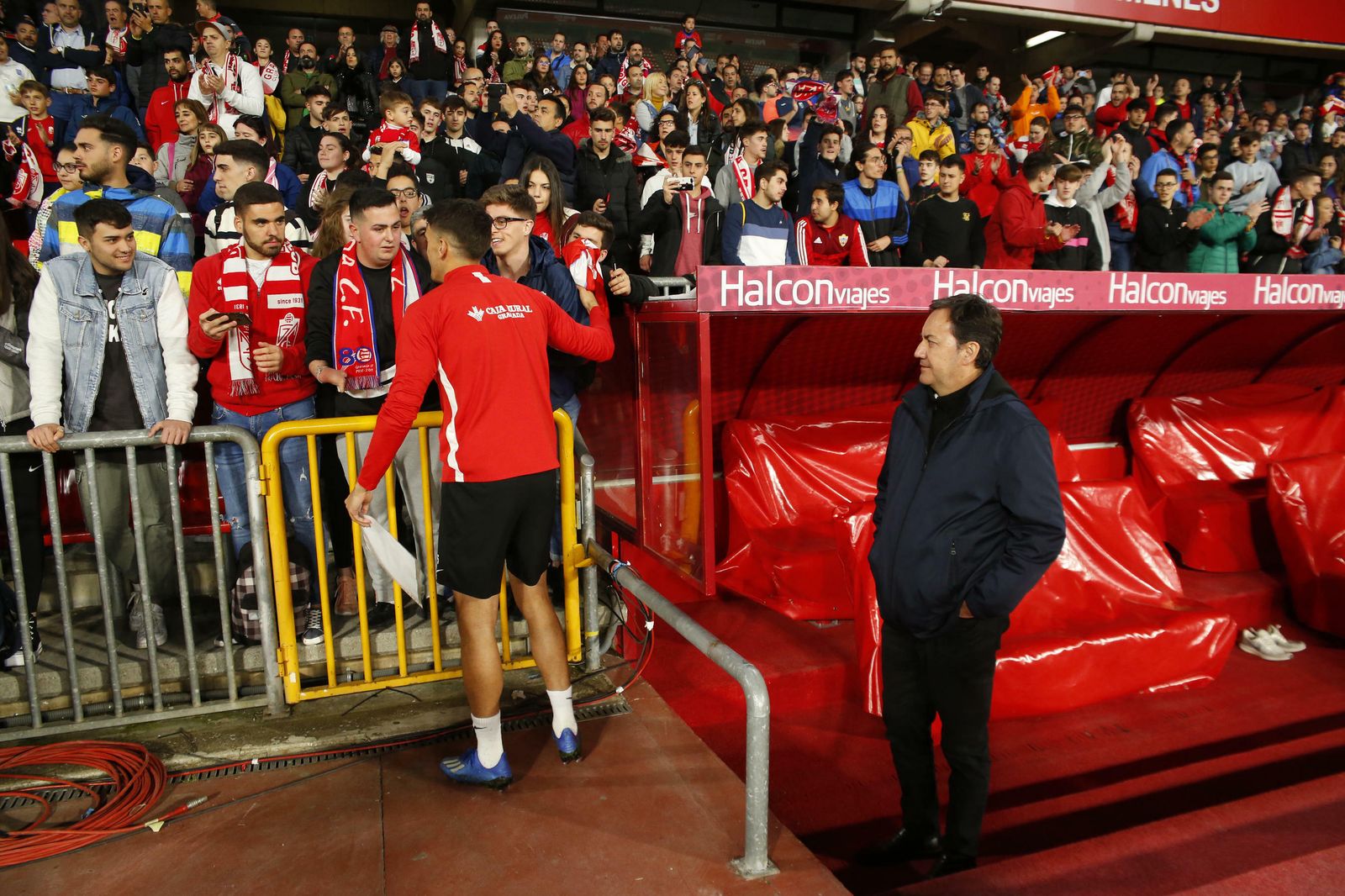 Fotos: la afición 'bendice' al Granada CF en Los Cármenes antes del partido de Copa