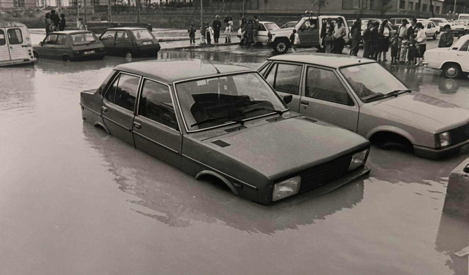 Avenida de Italia llena de agua en 1996.