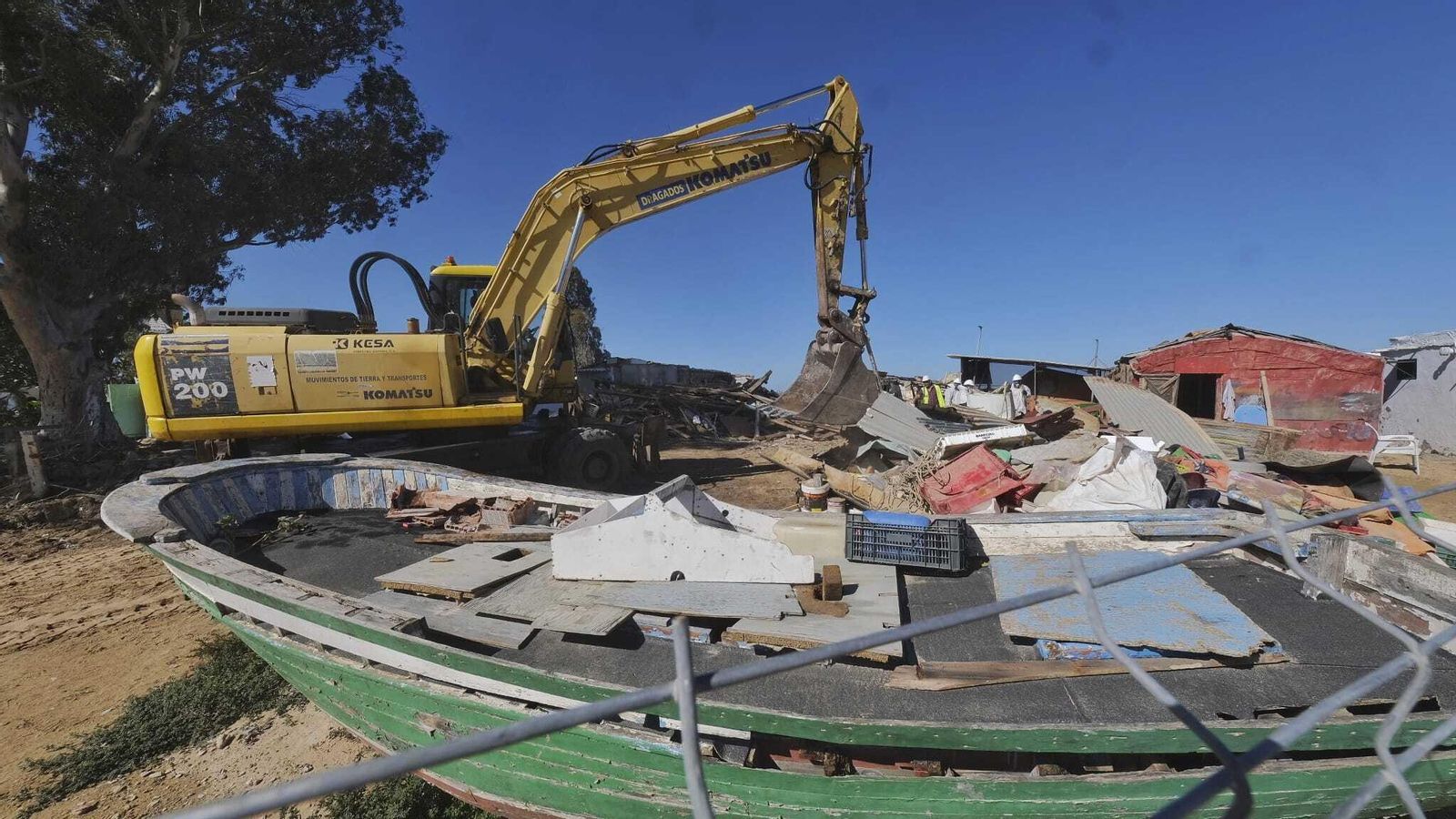 Derribos de las casetas de la playa de La Casería.