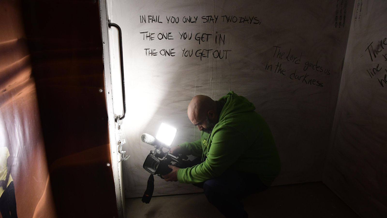 Un cámara graba una de las salas de una nueva instalación de la Universidad de Almería.