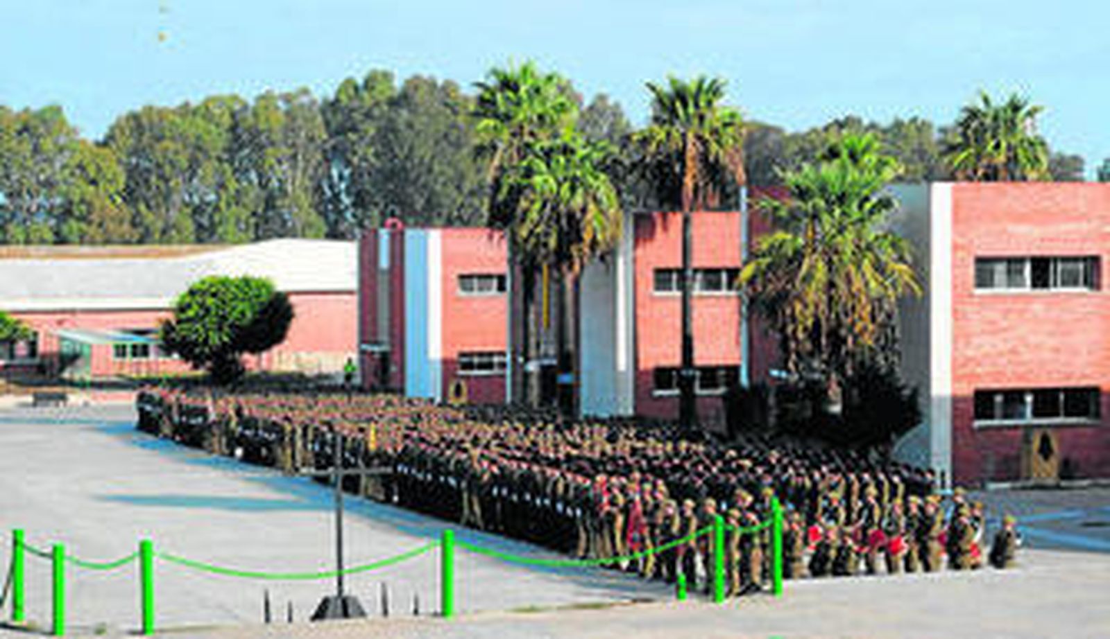 Formación en las instalaciones militares de Camposoto, en la ceremonia de despedida.
