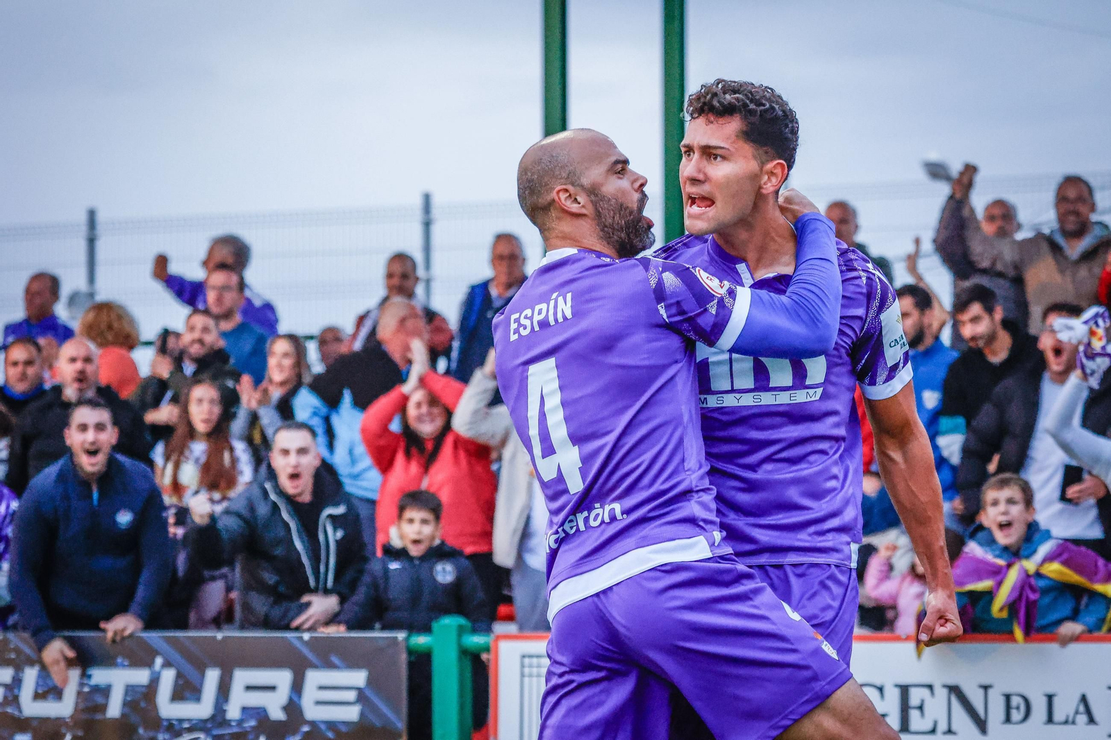 Juanma Porro y Espín, dos de los futbolistas que causan baja en el Real Jaén.