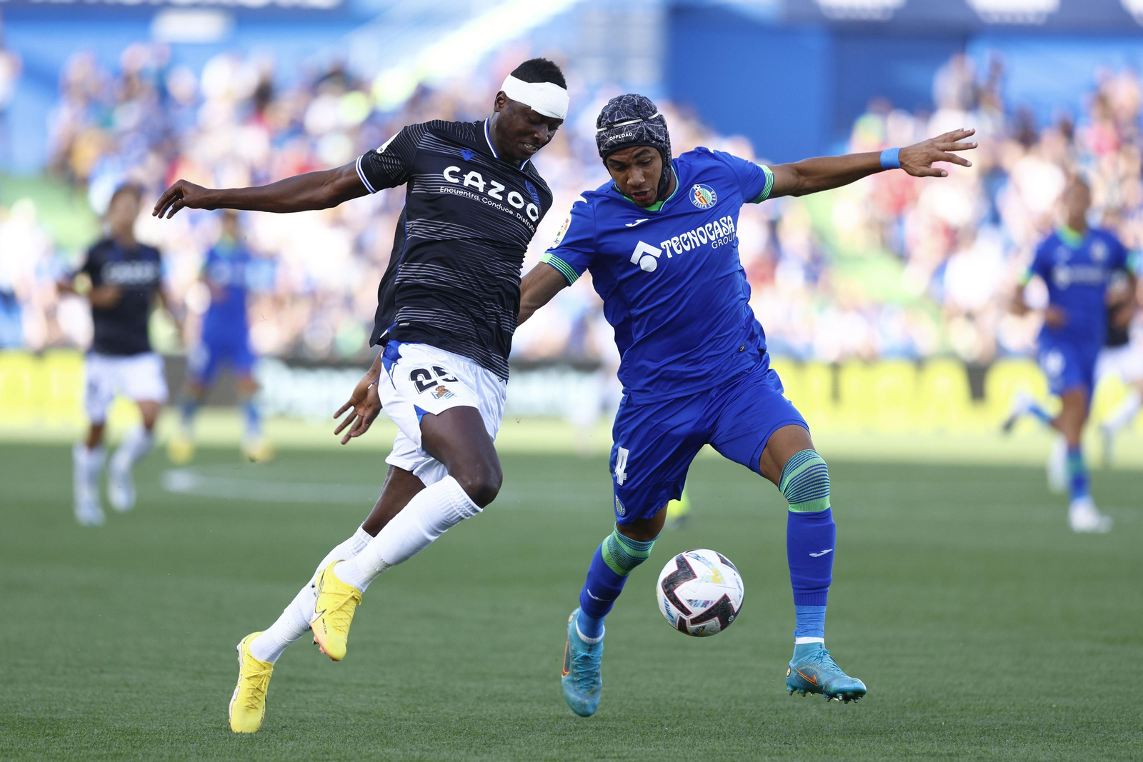 Sadiq, con Gastón Álvarez, con una venda de un porrazo anterior a su lesión en Getafe. Sadiq, con Gastón Álvarez, con una venda de un porrazo anterior a su lesión en Getafe.