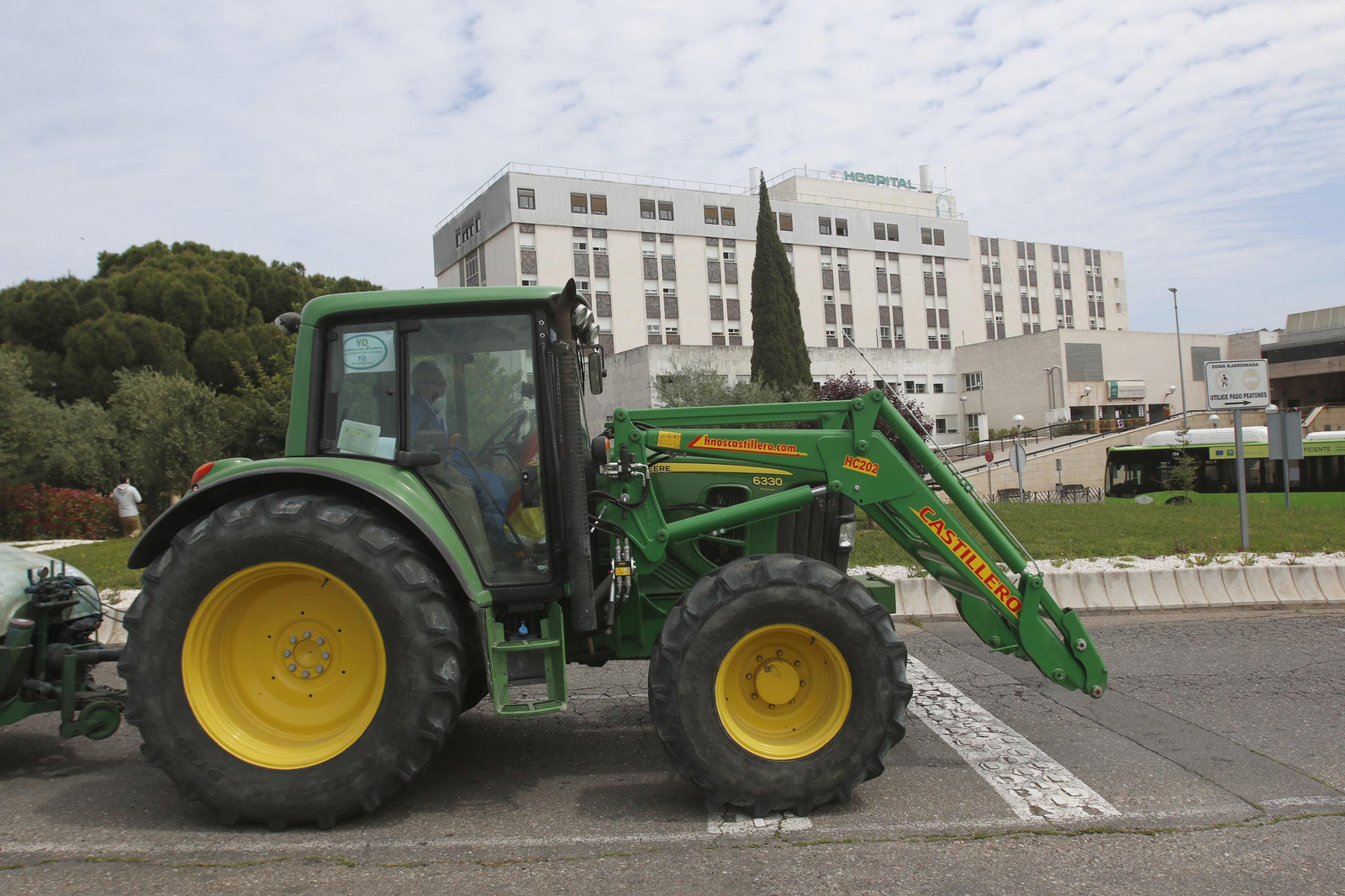 Las fotos del homenaje de los agricultores a los sanitarios de Córdoba