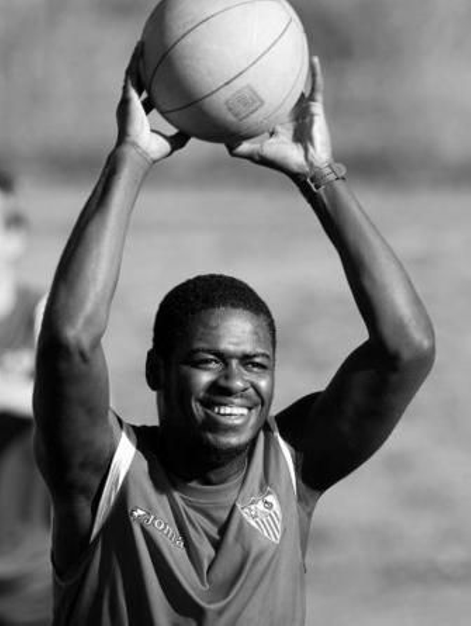 Romaric sonríe durante un ejercicio en la ciudad deportiva.